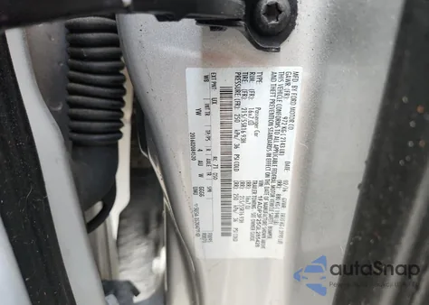 2016 Ford Focus Se z USA, uszkodzony, nr VIN 1FADP3F25GL285428